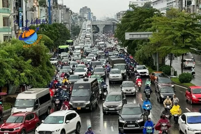 ベトナム旧正月の前にテトハノイの街は渋滞が続く・観光客も楽しめる・ハノイ市内観光オススメツアー